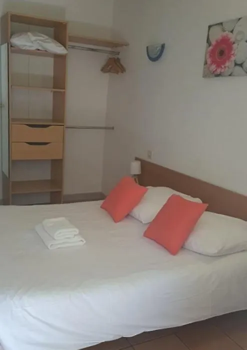 Le Relais Des Lavandins-1