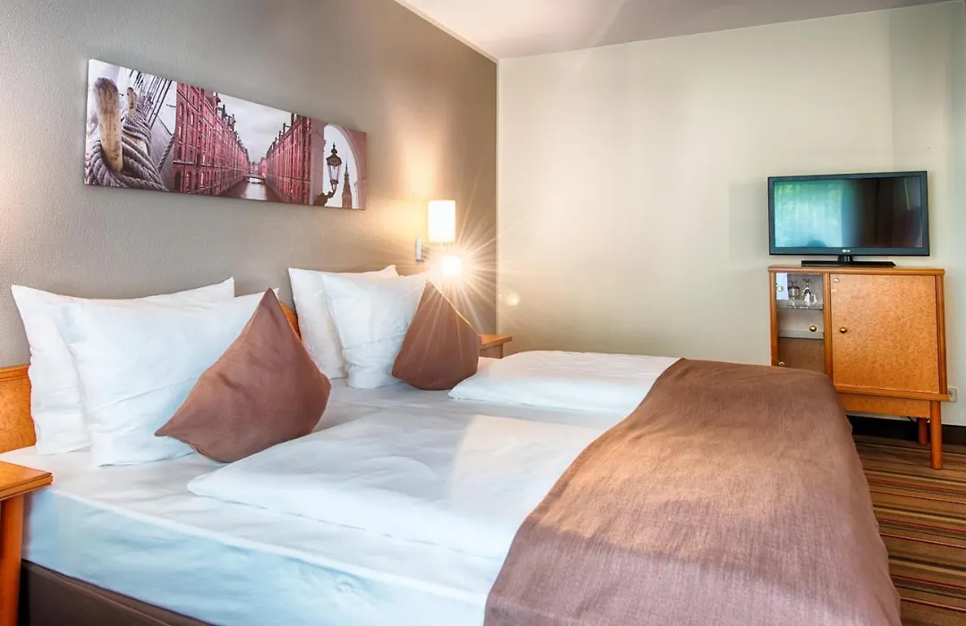 Leonardo Hotel Hamburg Airport-1