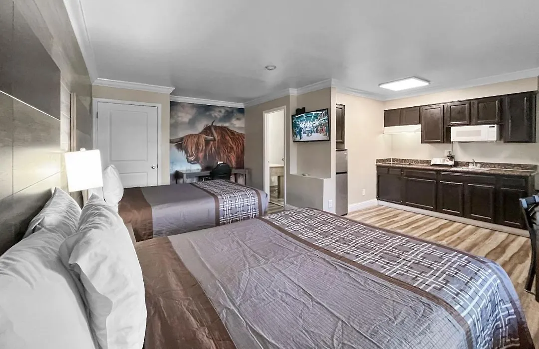 Rodeo Lodge-1