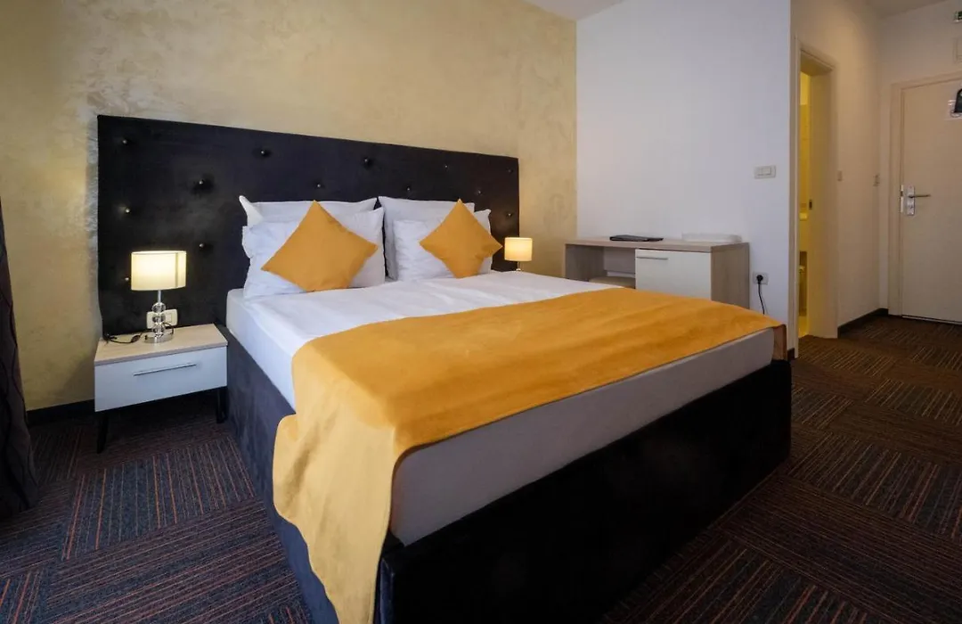 Hotel Bor-1