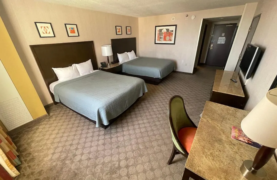 Fun And Exciting Circus Circus Las Vegas Strip Unit Family Getaway-1