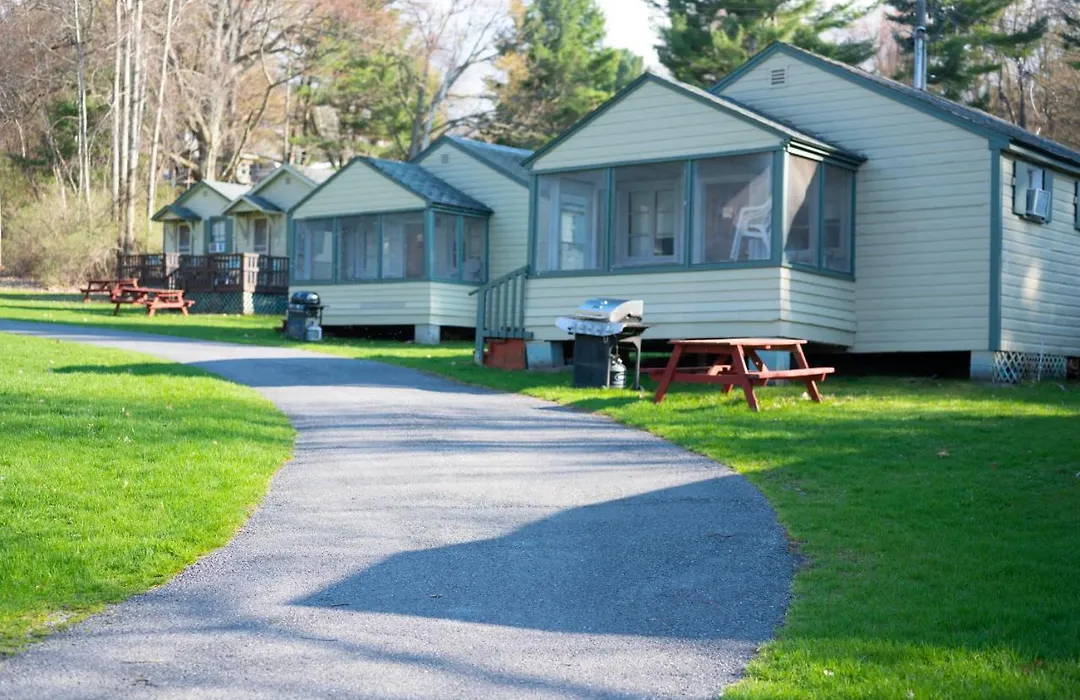Fair Wind Motel And Cottages-1