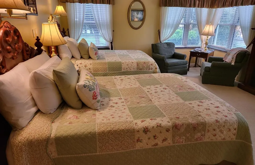 Brookside Mountain Mist Inn-1