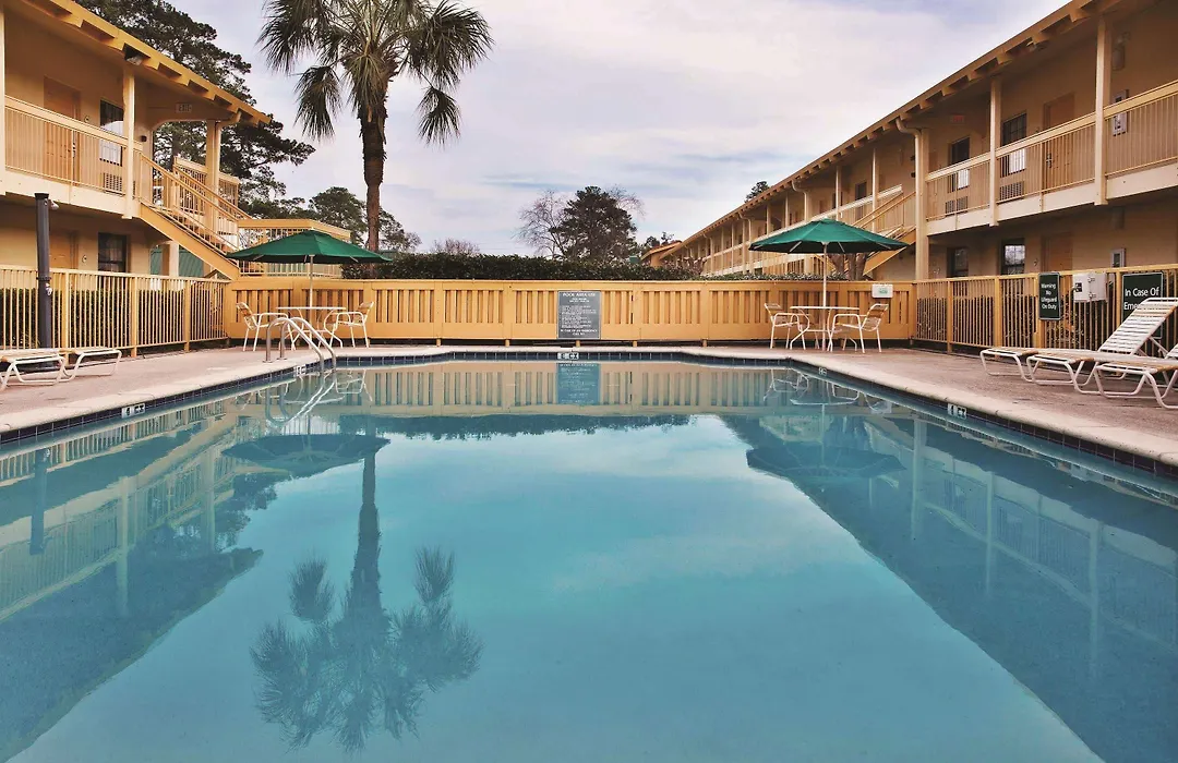La Quinta Inn By Wyndham Savannah Midtown-1