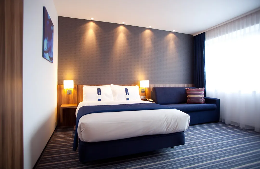 Holiday Inn Express Dresden City Centre-1
