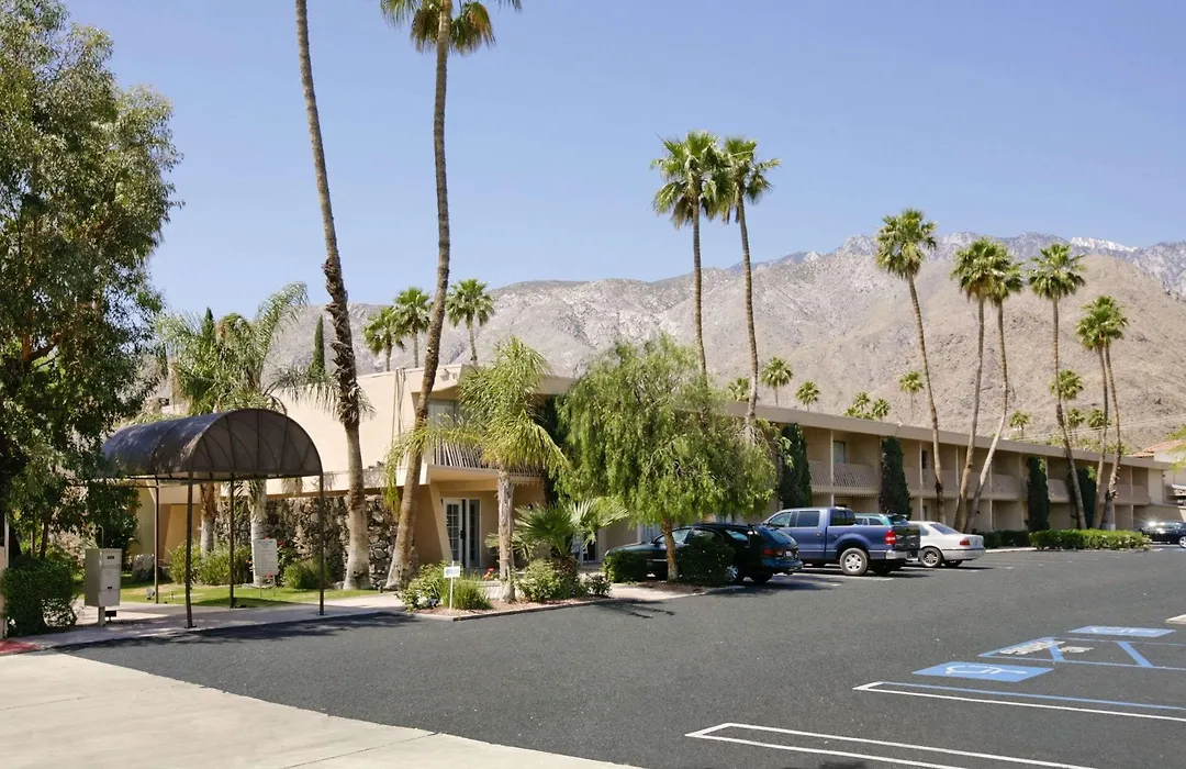 Days Inn By Wyndham Palm Springs-1