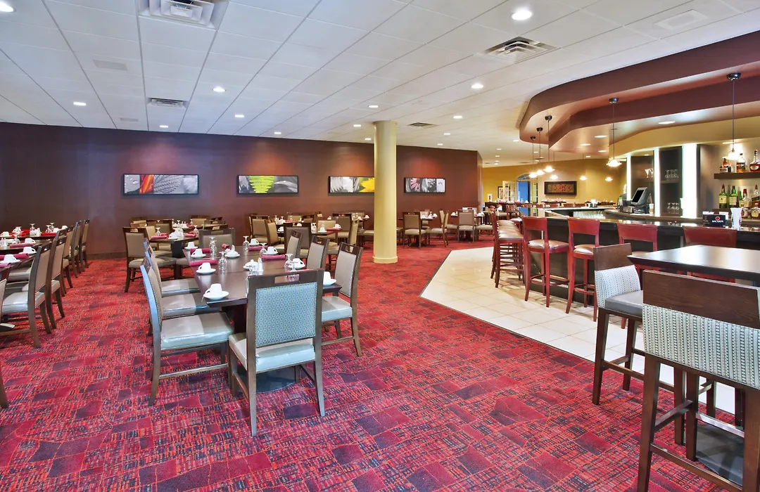 Holiday Inn - Manitowoc-1