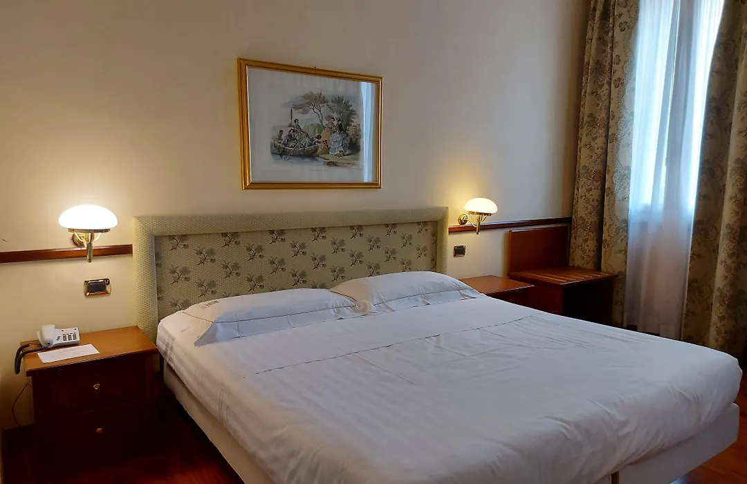 Phi Hotel Dei Medaglioni-1