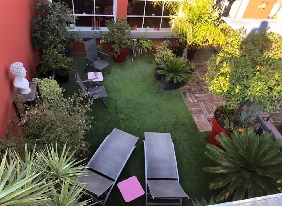 Le Patio Pere Pigne Guestroom-1