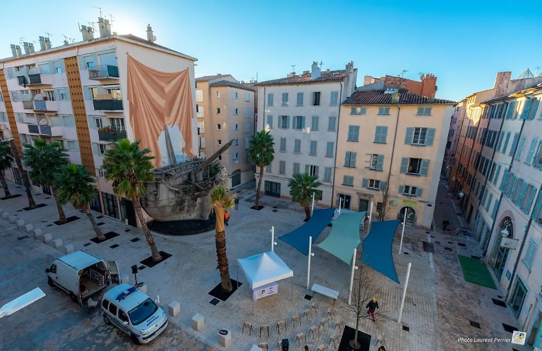 Budgetbnb 35, Sur les toits de Toulon-1