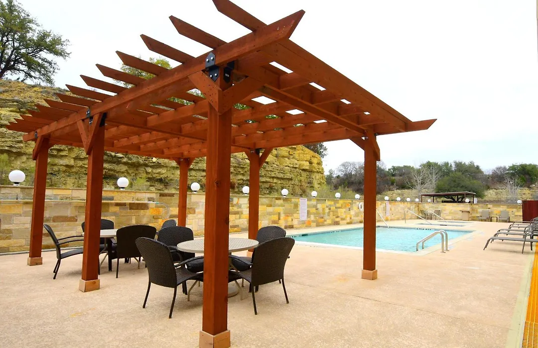 Baymont Inn & Suites By Wyndham Glen Rose-1