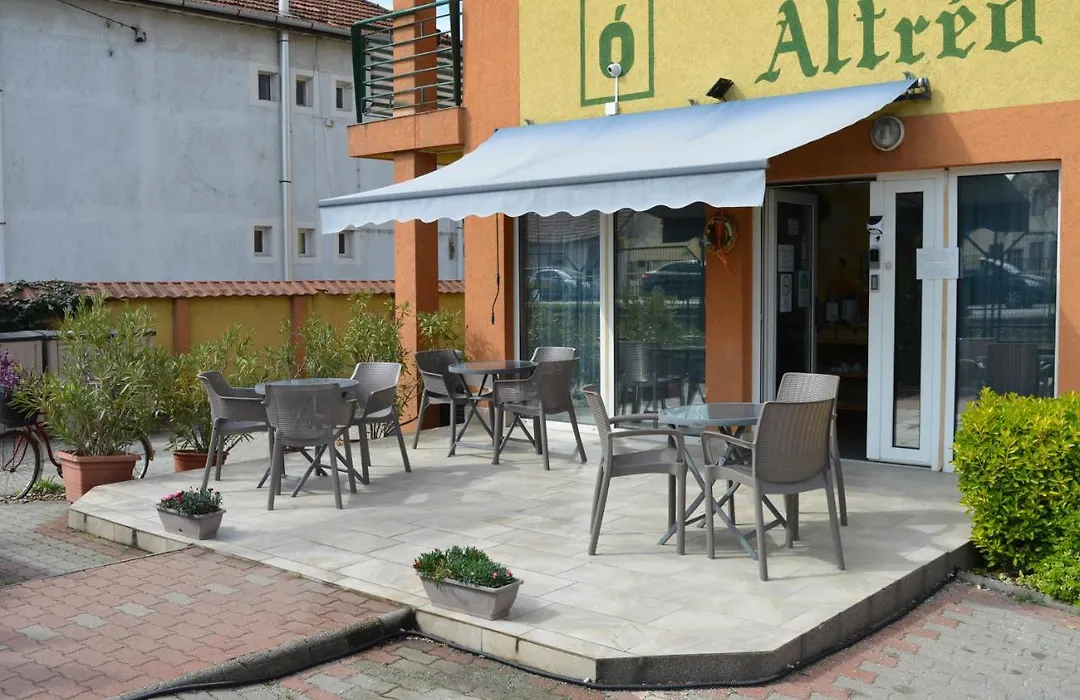 Alfréd Panzió-1