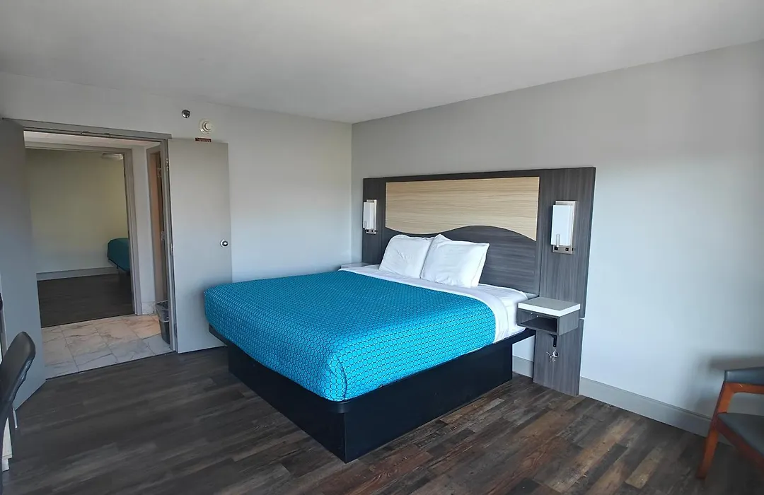 Mountain Vista Inn & Suites - Walking Distance To The Island-1