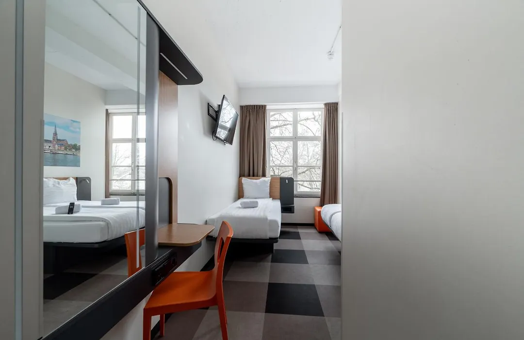 Easyhotel Maastricht City Centre-1