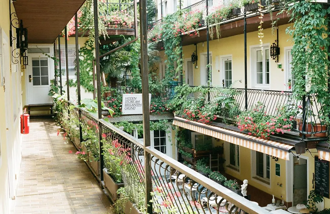 Hotel Am Brillantengrund-1