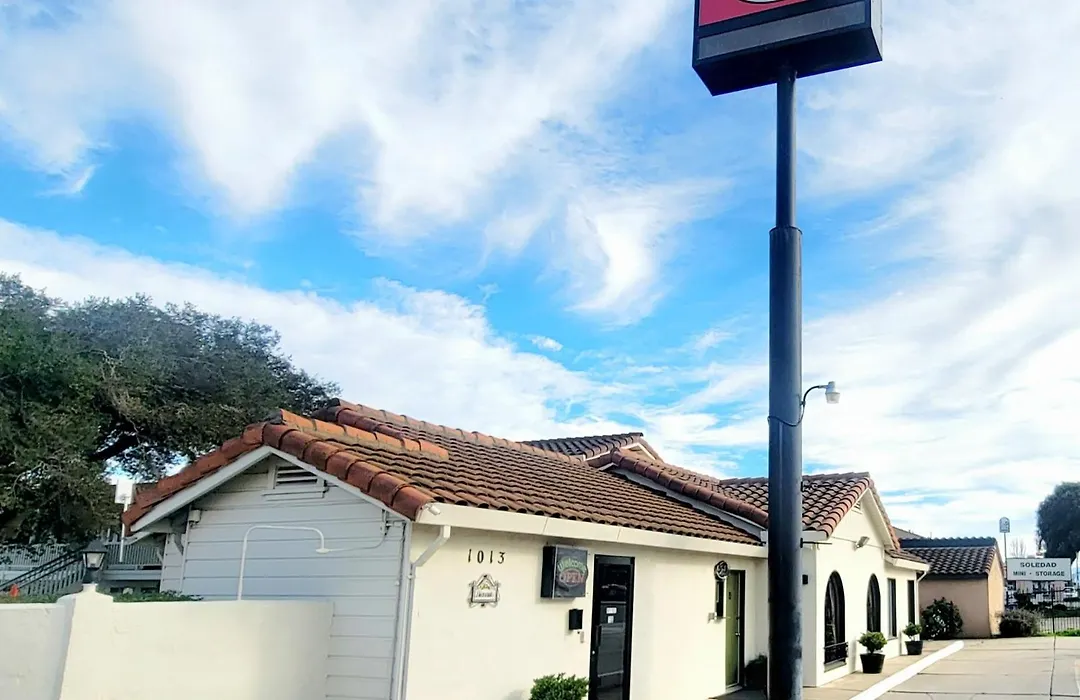 Soledad Motel 8-1