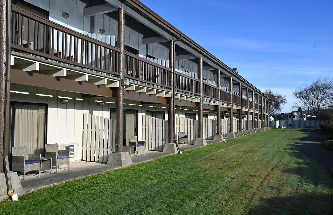 Edgewater Inn And Suites, An Ascend Collection Hotel-1
