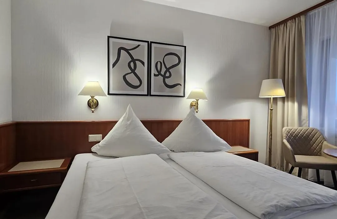 Hotel Garni Vierjahreszeiten-1