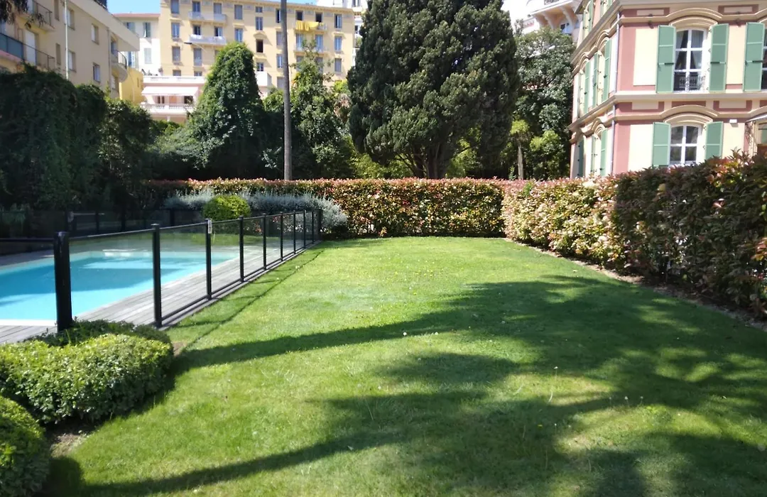 Intercontinental Superbe appartement avec piscine-1