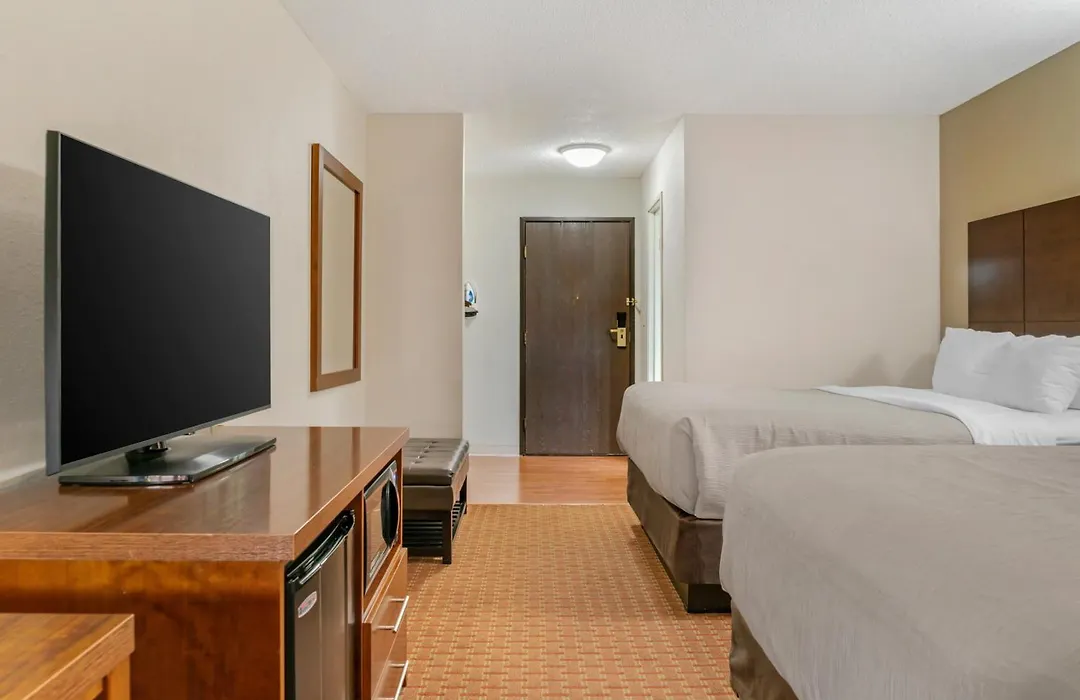 Quality Inn Saint Ignace I-75-1
