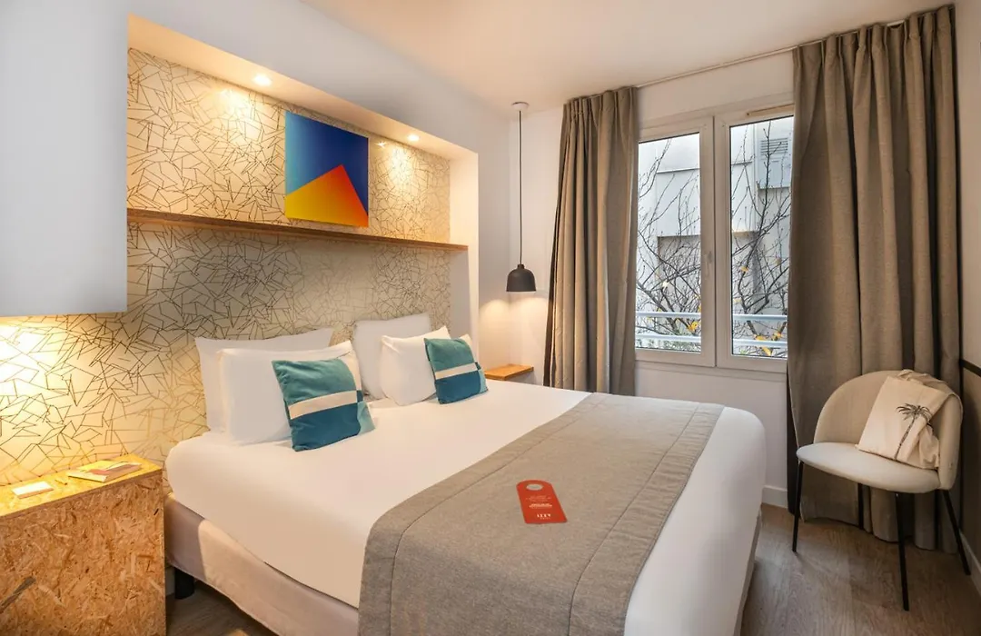 Hotel Izzy-1