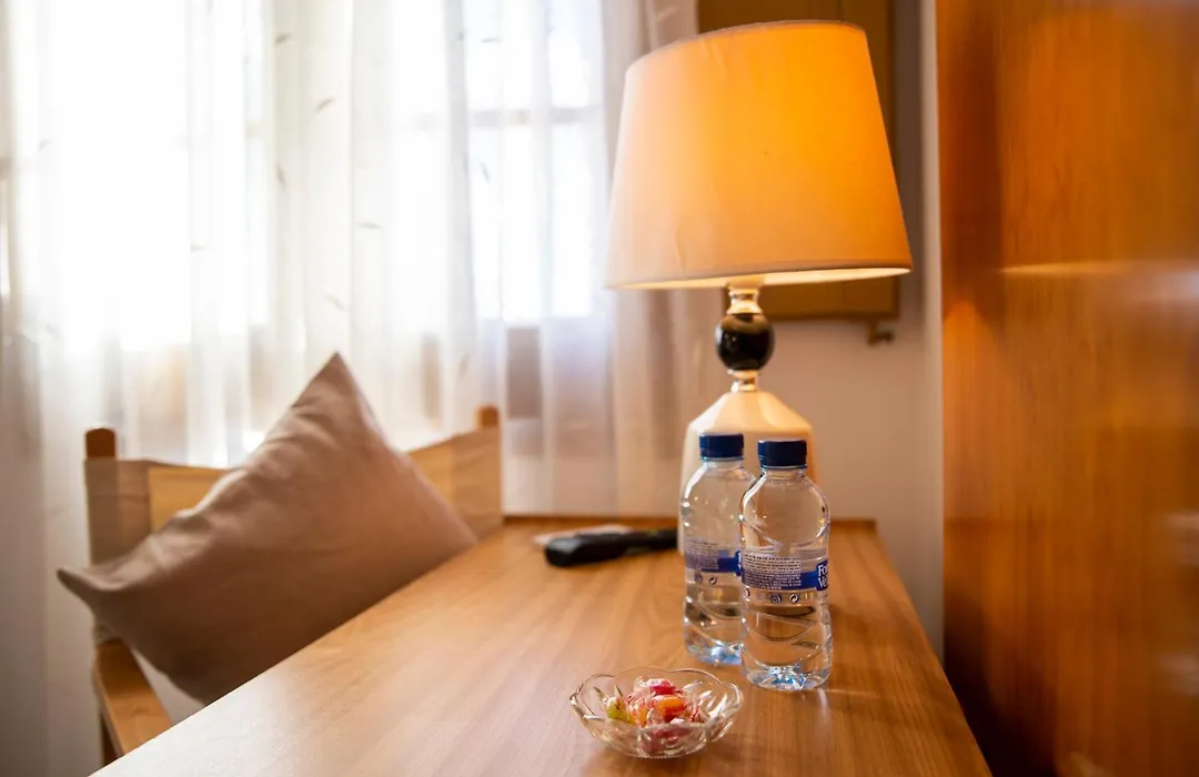 Hostal Montserrat-1