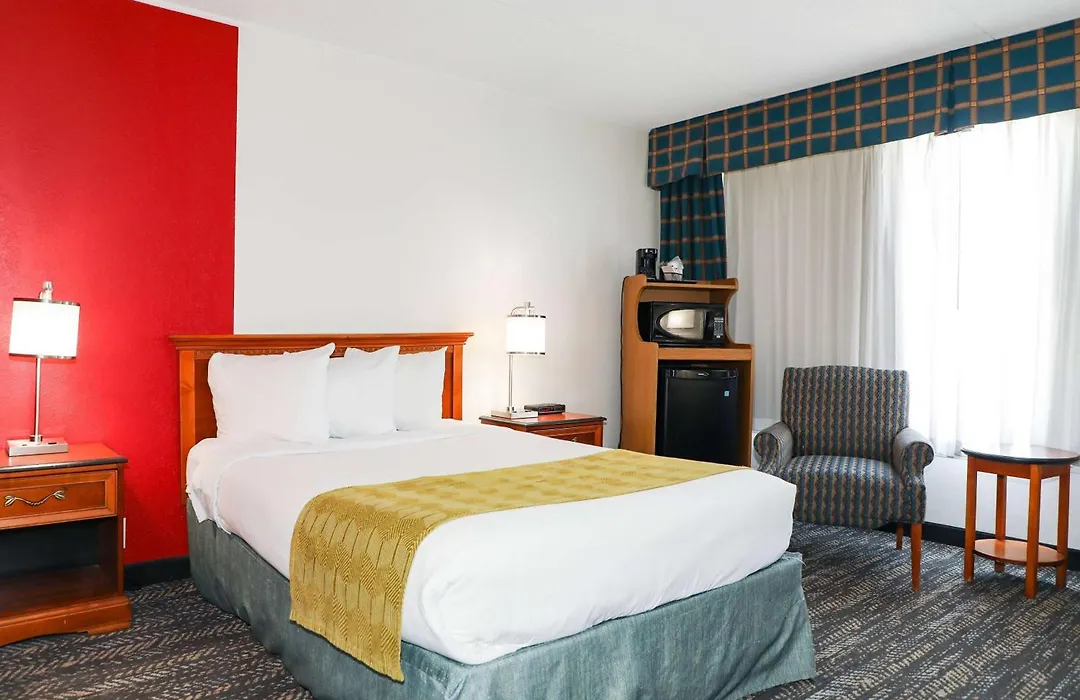 Ramada By Wyndham Cumberland Downtown-1