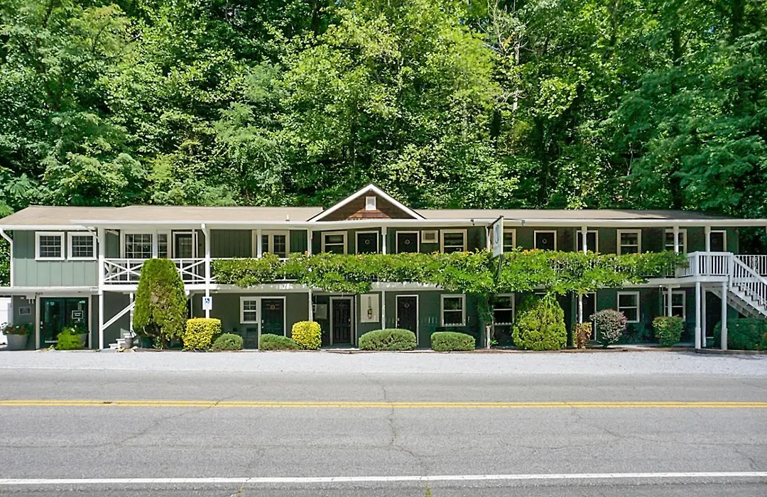 Hickory Falls Inn-1