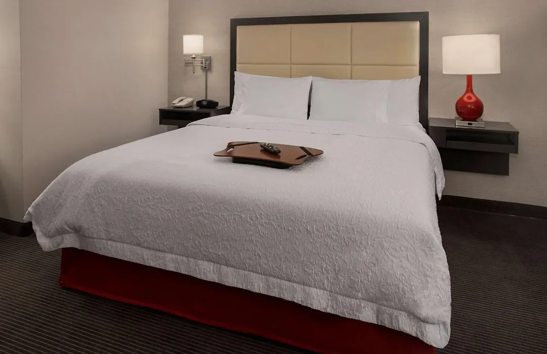 Hampton Inn & Suites Milwaukee Downtown-1