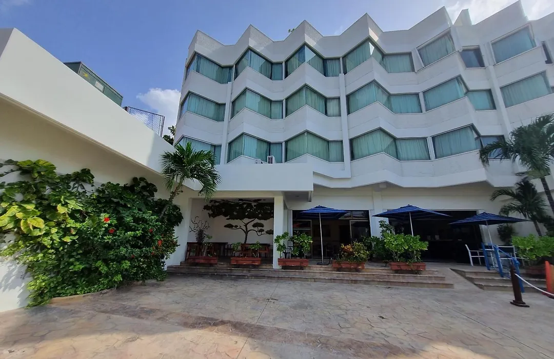 Hotel Plaza Cozumel-1