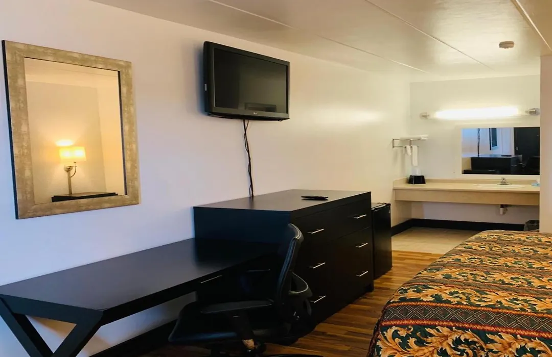Economy Inn Of Holland-1