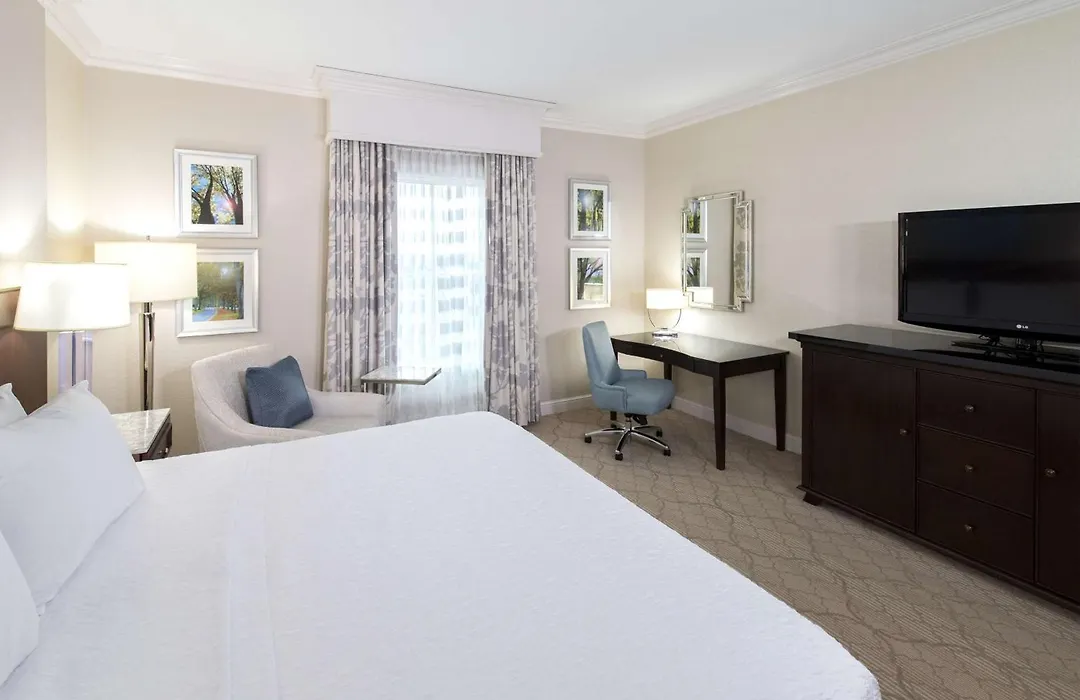 Hampton Inn & Suites South Park At Phillips Place-1