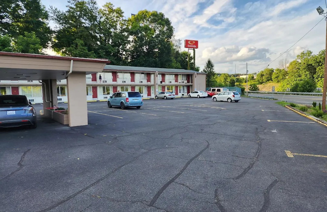 Econo Lodge Wytheville I-77 & I-81-1