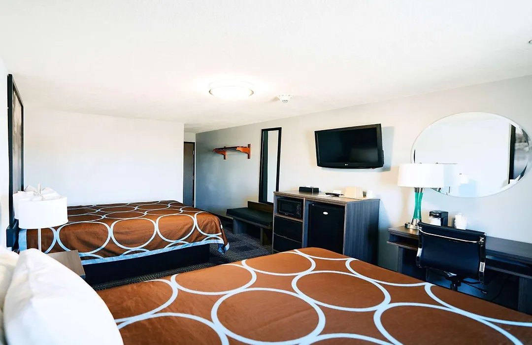 Super 8 By Wyndham Pueblo-1
