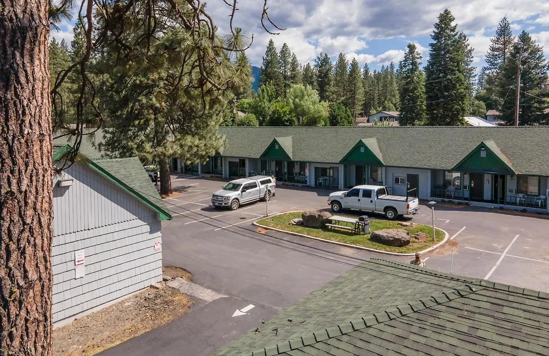 Green Gables Motel & Suites-1