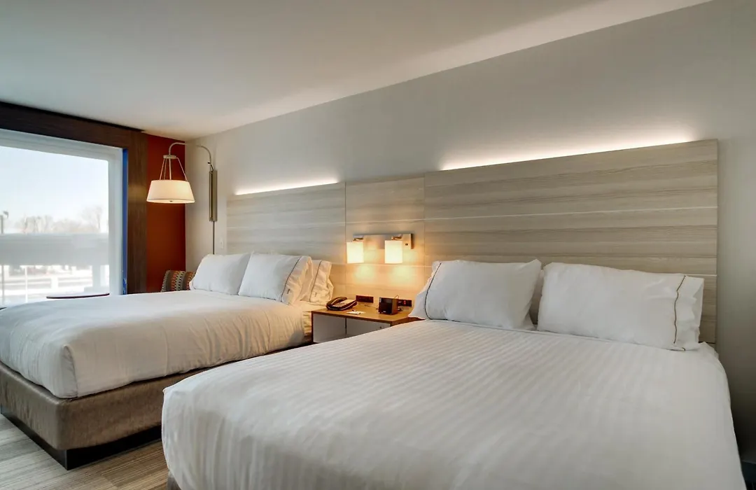 Holiday Inn Express & Suites Galesburg By Ihg-1