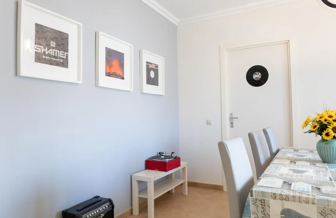 Vinyl Flat Bed & Breakfast - Rooms-1
