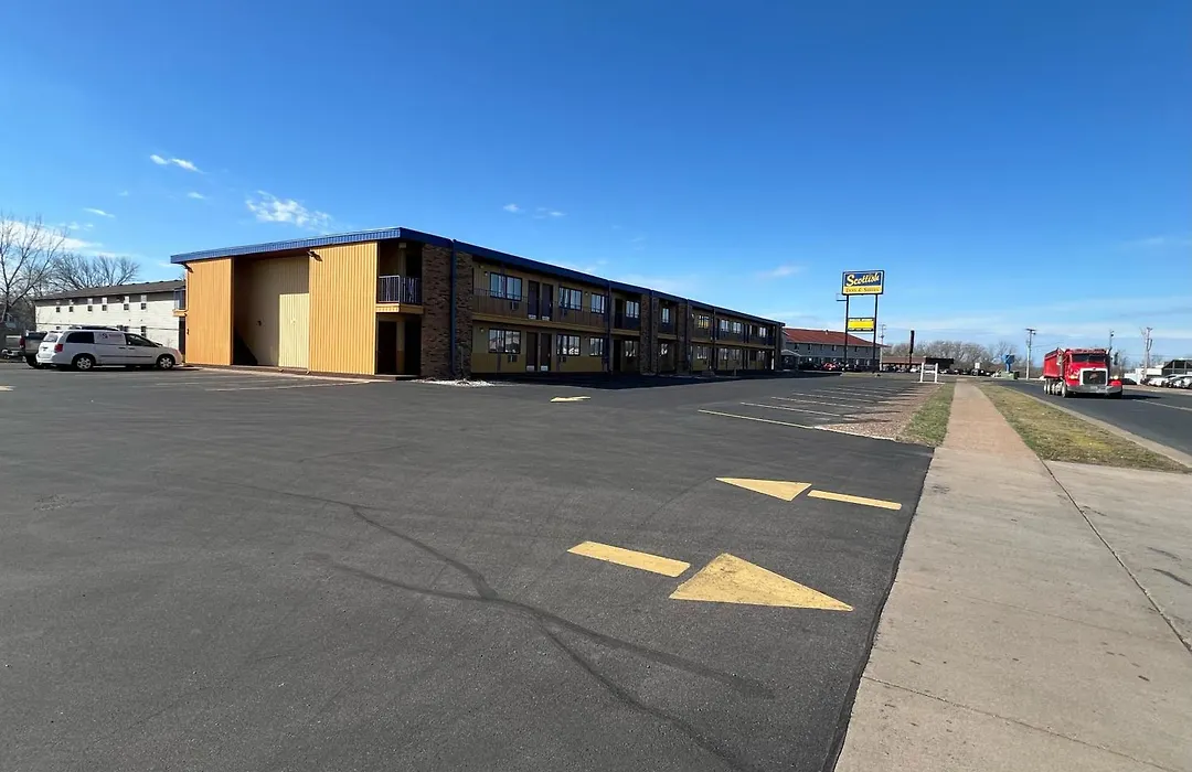 Scottish Inn & Suites - Eau Claire-1