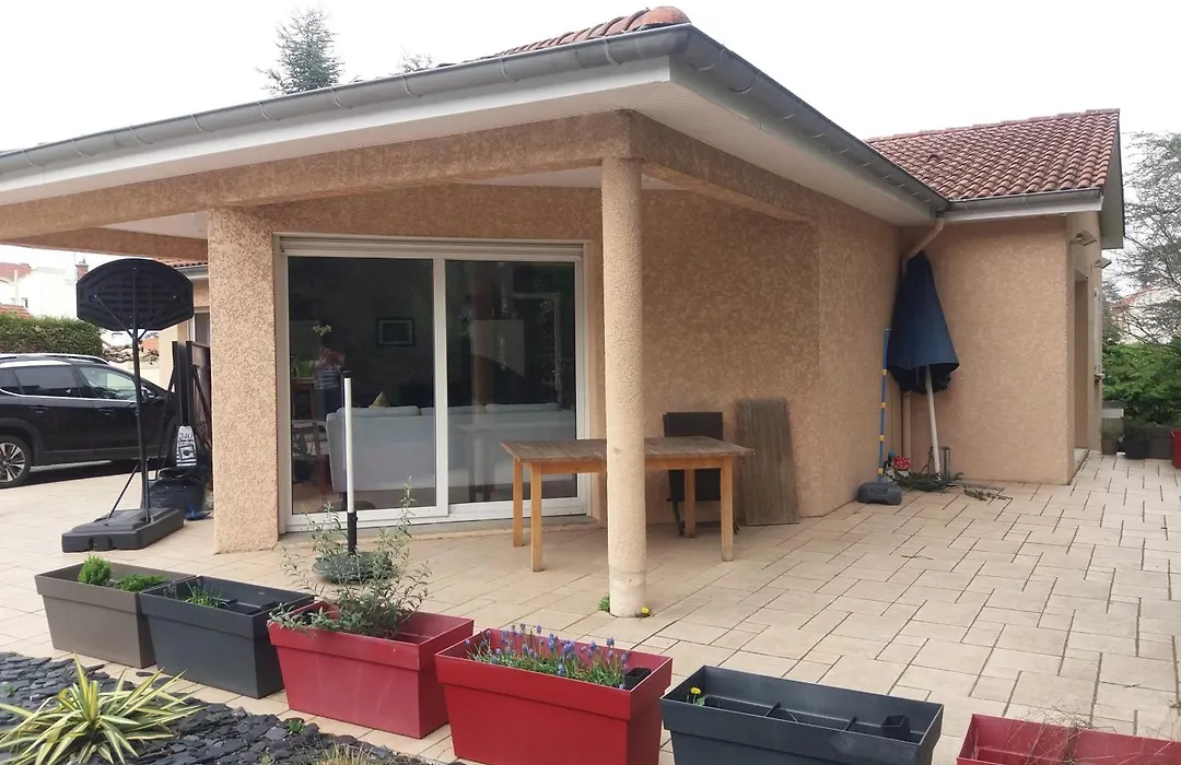 Chambre Dans Maison Avec Piscine Et Cuisine-1