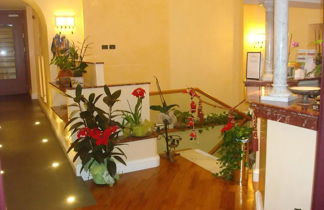 Hotel Dina-1