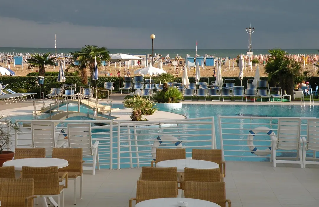 Majestic Beach Hotel&Wellness-1