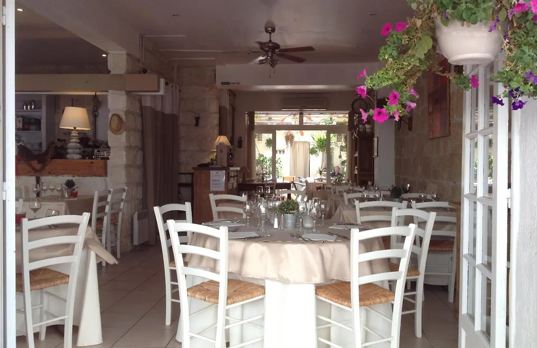 Hôtel Restaurant Le Provençal-1