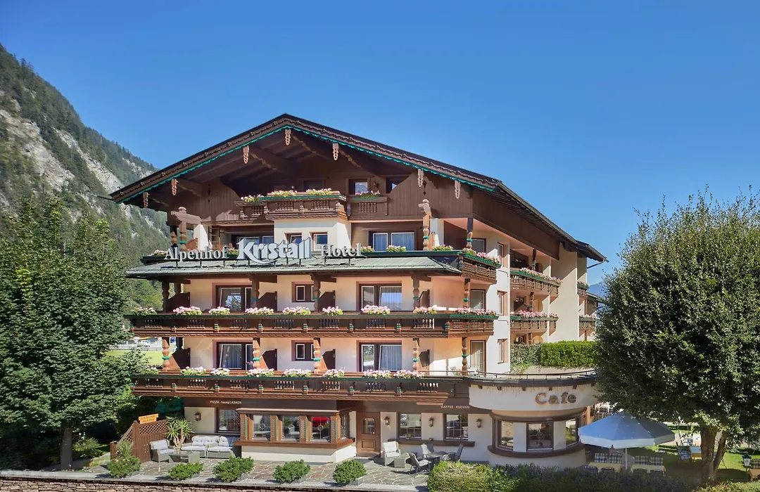 Hotel Alpenhof Kristall-1