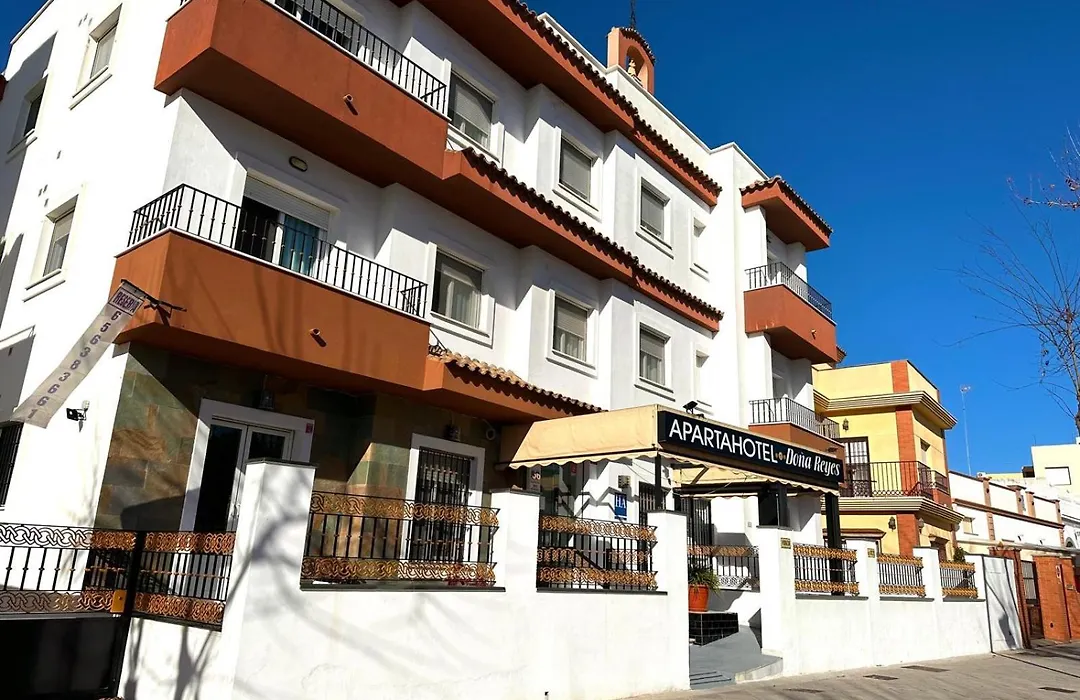 Apartahotel Dona Reyes-1