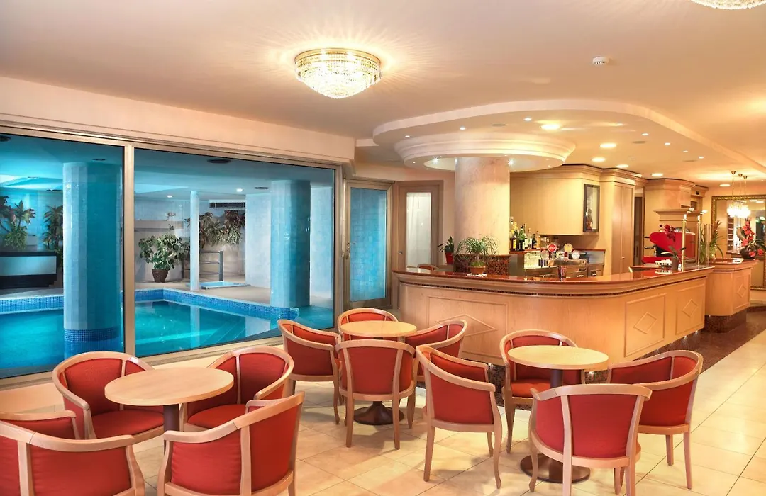 Hotel Mondial-1