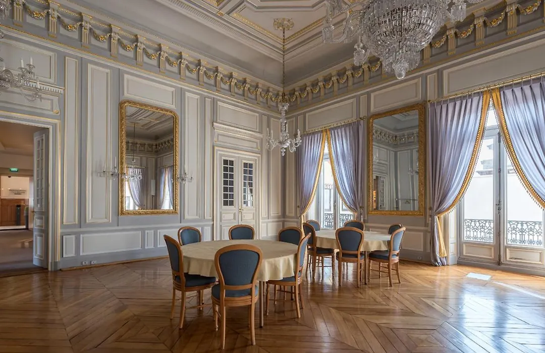 Logis Grand Hôtel Des Bains-1