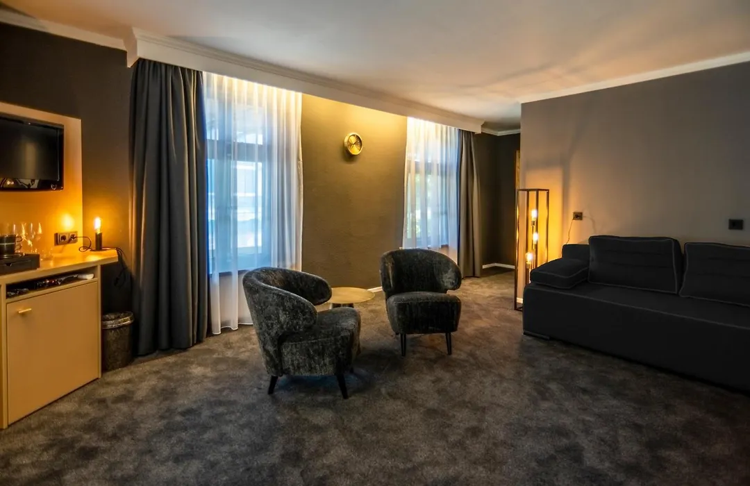 Square Boutique Hotel & Brasserie-1