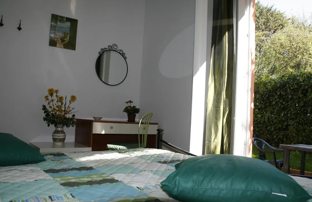 A Due Passi Dal Mare B&B-1