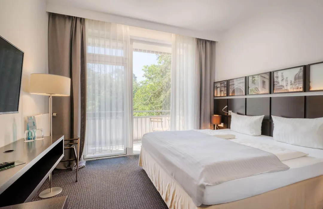 Waldhotel-1