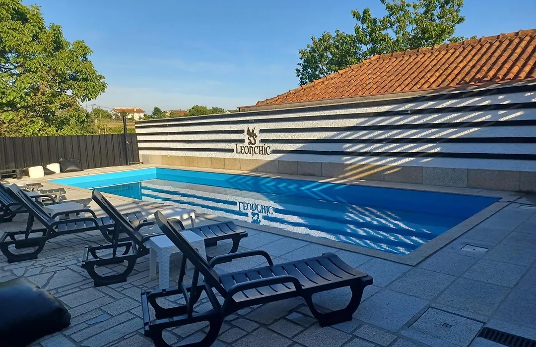 Leonchic - Guest House com Piscina de Água Salgada-1